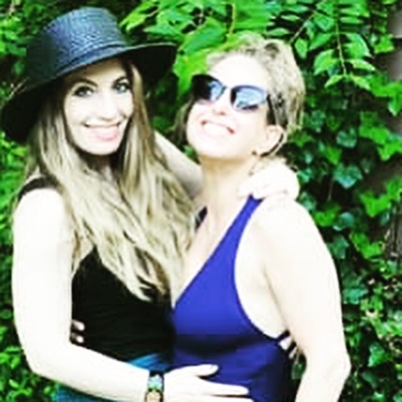 Meet your Posher, Corinne - Picture 2 of 5